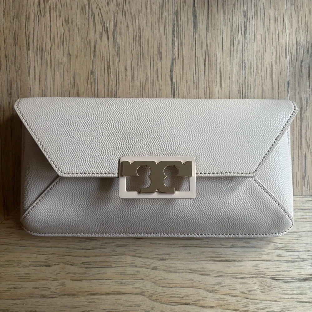 $398 NWOT TORY‎ BURCH Gigi Envelope Clutch Handbag Beige Pebbled Patent Leather - Picture 10 of 13